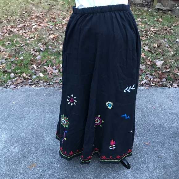 NDS black with machine embroidery maxi skirt size M - Picture 1 of 7